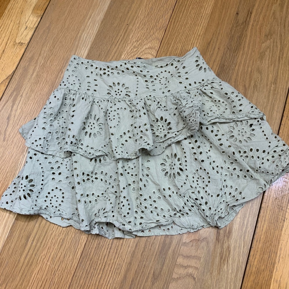 EXPRESS Eyelet Ruffle Mini Skirt Olive Green‎ Womens Size 0 Boho Flounce Tiered